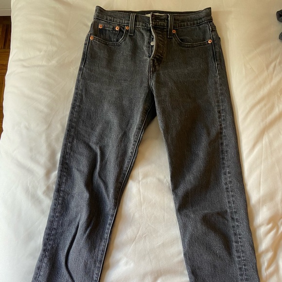 Dark Wash Wedgie Fit Levi Jeans!! - Picture 2 of 5